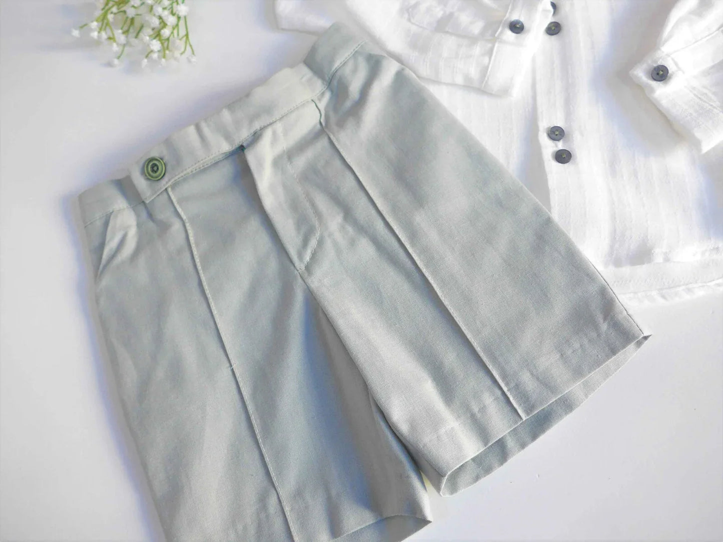Conjunto camisa blanca y short verde empolvado "Pandora" - PARDALETS