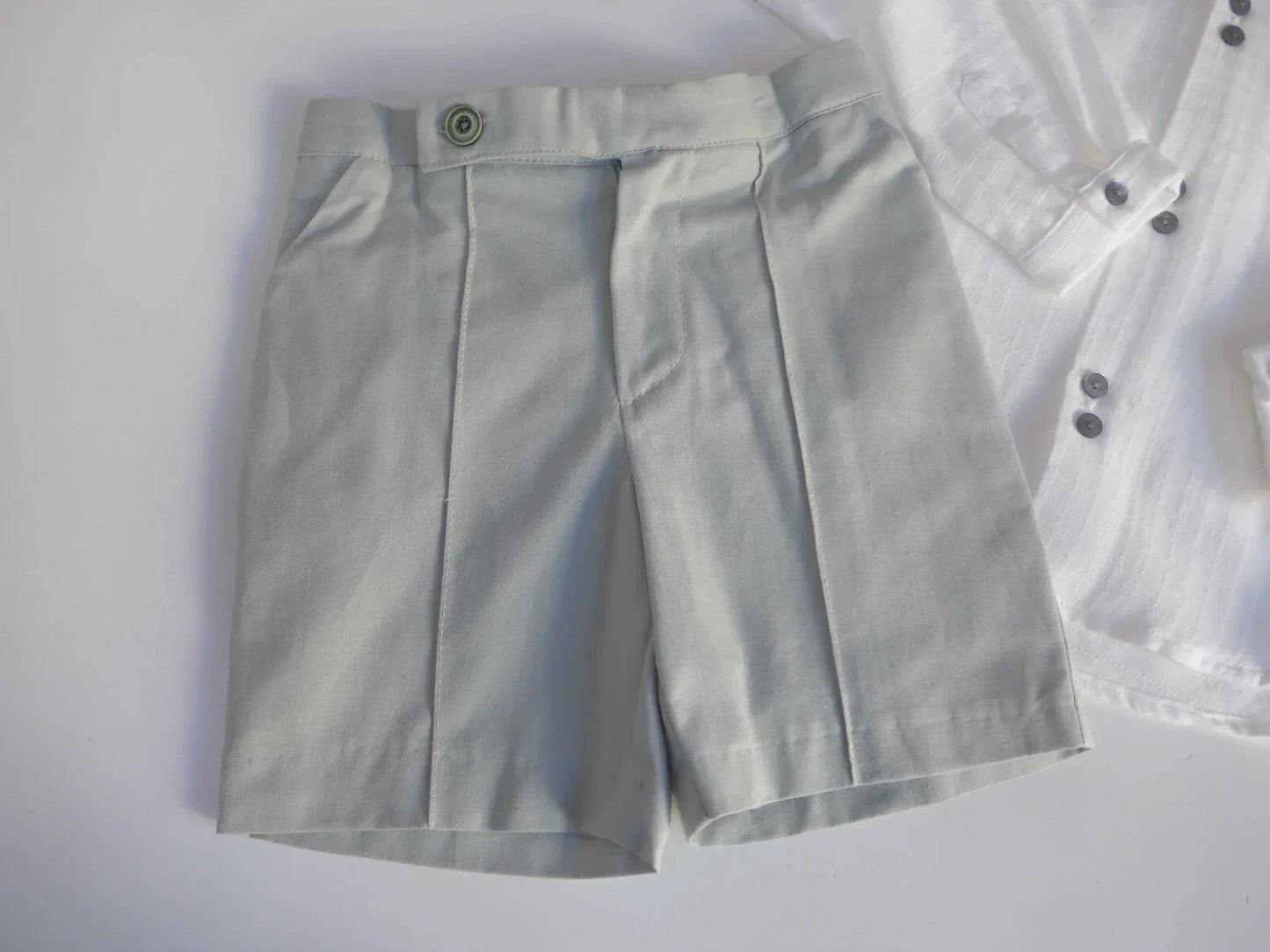 Conjunto camisa blanca y short verde empolvado "Pandora" - PARDALETS