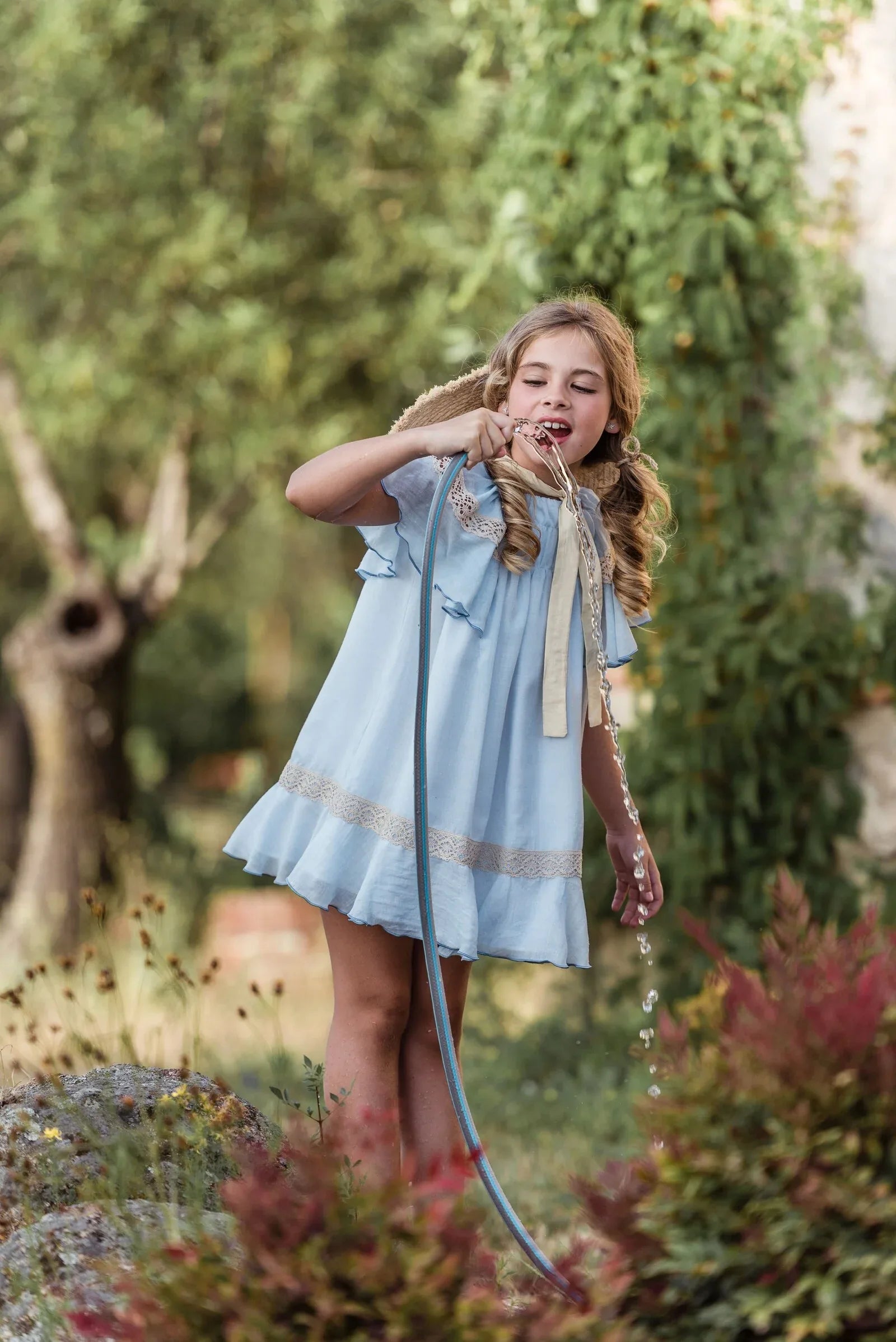 Vestido gasa celeste con puntilla beig "Doris" - PARDALETS