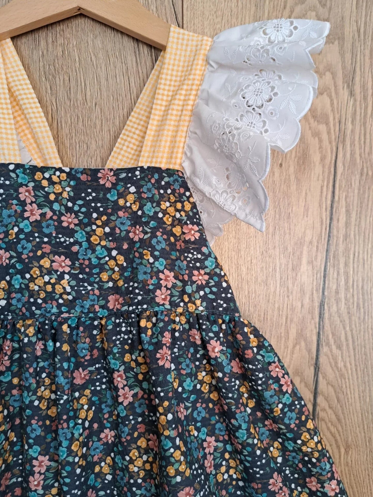 Vestido azul oscuro con florecitas y vichy amarillo - PARDALETS