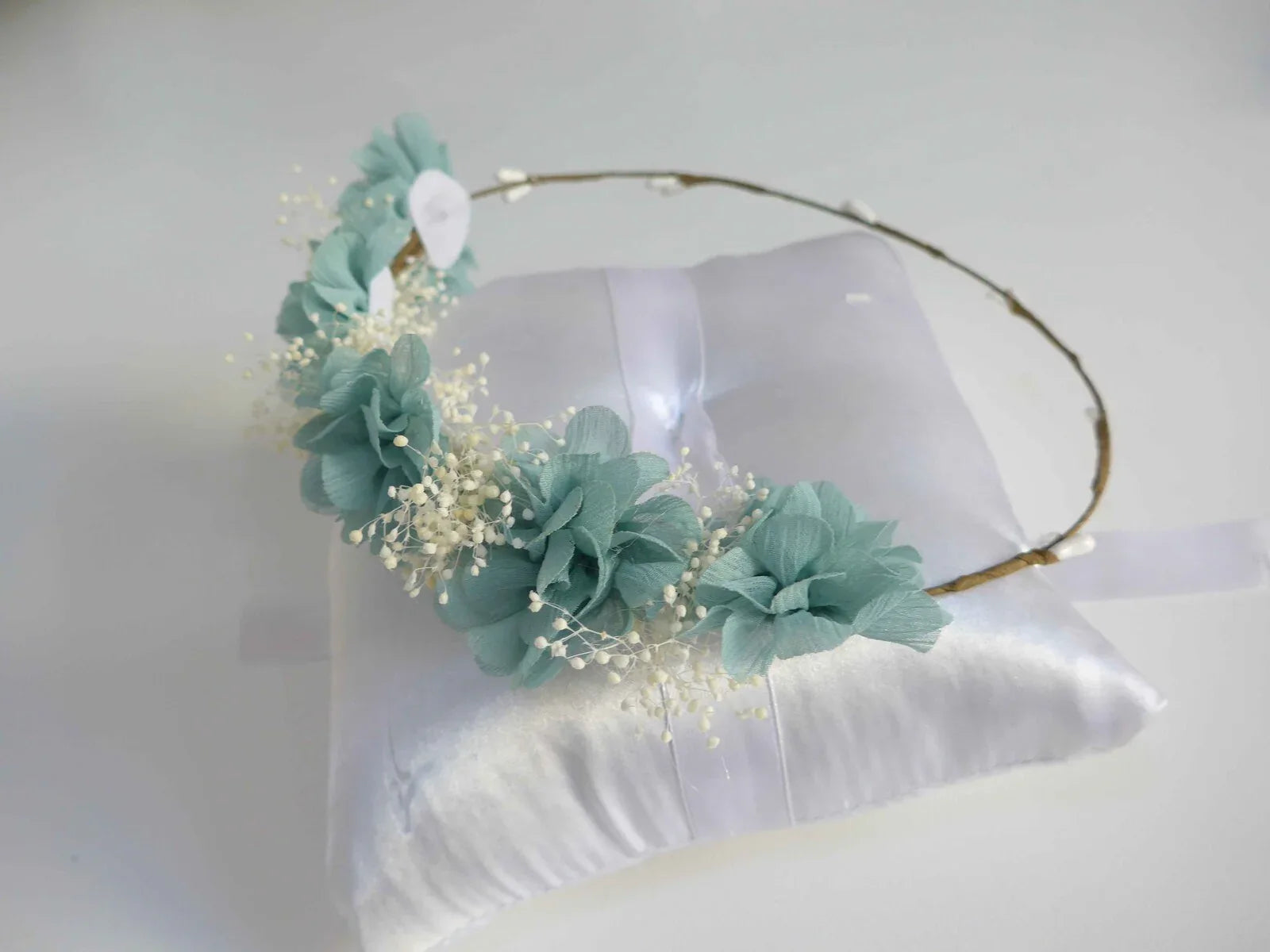 Corona 5 flores verde empolvado - PARDALETS