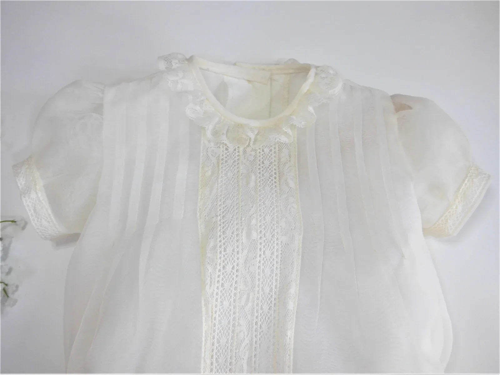Pelele organza beig con puntilla - PARDALETS