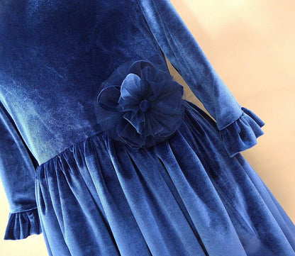 Vestido terciopelo azul marino con roseton - PARDALETS