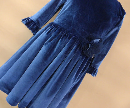 Vestido terciopelo azul marino con roseton - PARDALETS