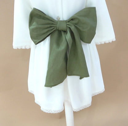 Vestido blanco con puntillas y fajin lino verde - PARDALETS