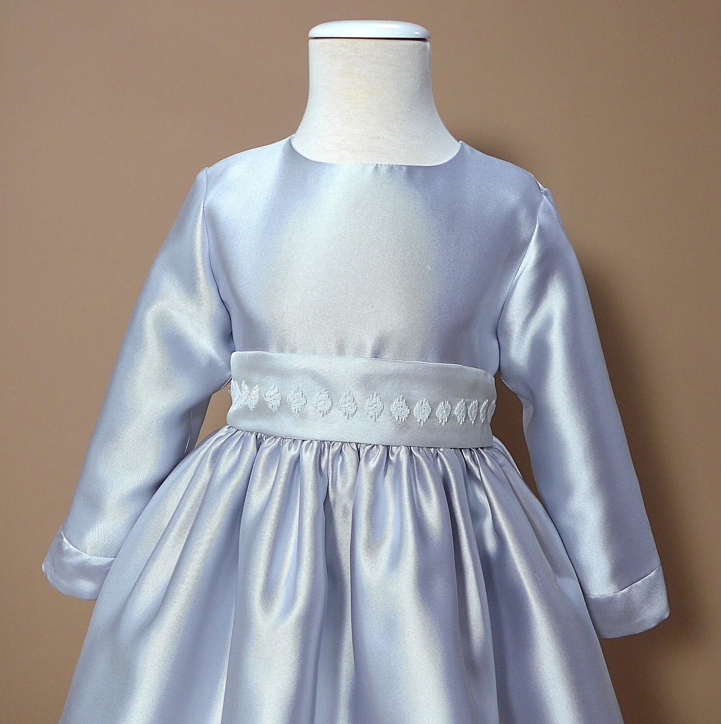 Vestido mikado gris perla y fajin - PARDALETS