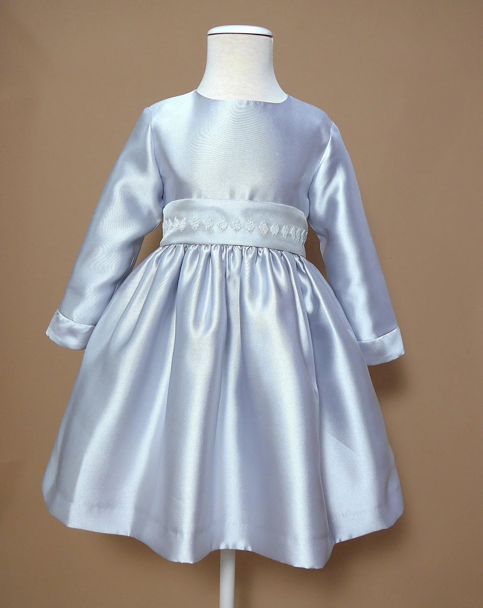 Vestido mikado gris perla y fajin - PARDALETS