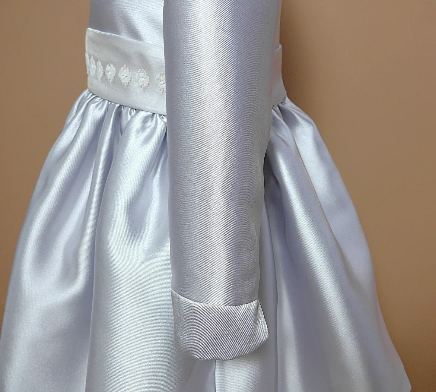 Vestido mikado gris perla y fajin - PARDALETS