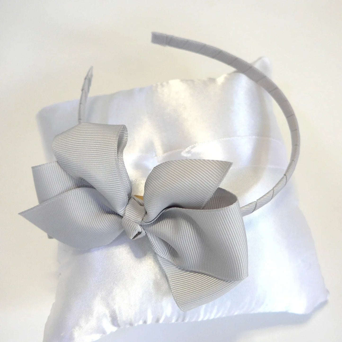 Diadema lazo grosgain gris perla - PARDALETS