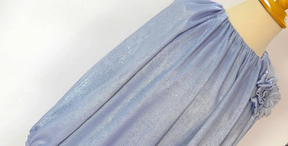 Vestido azul brillante con broche redondo - PARDALETS