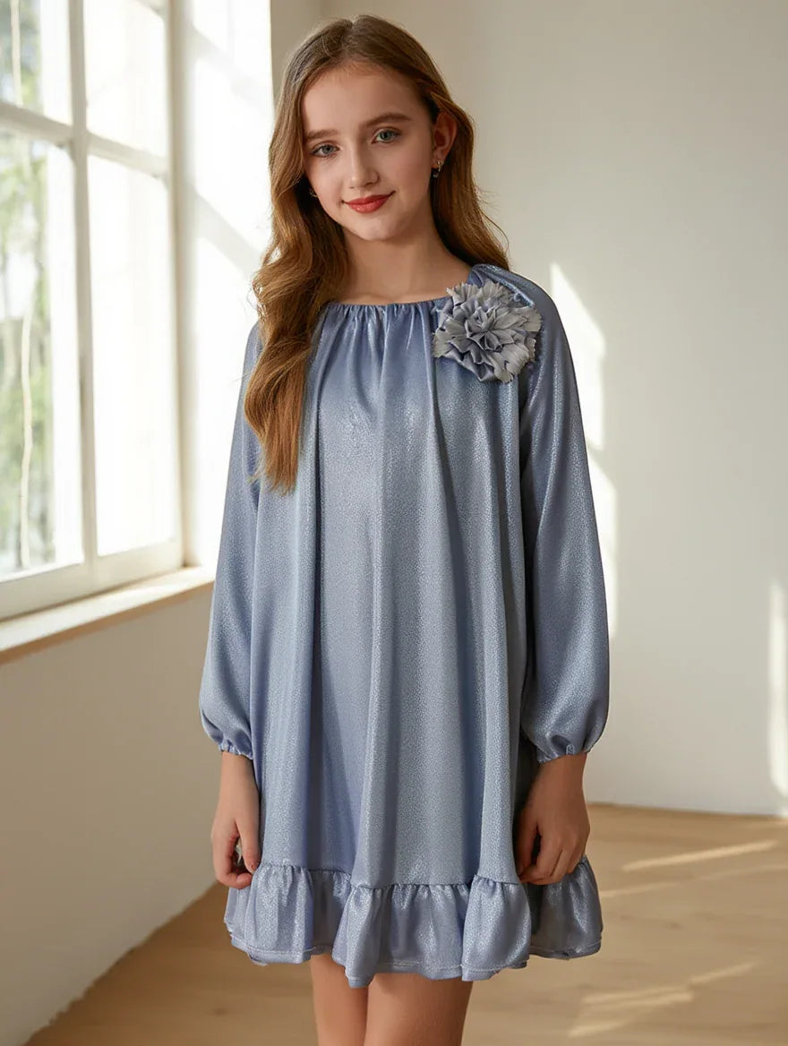 Vestido azul brillante con broche redondo - PARDALETS