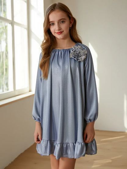 Vestido azul brillante con broche redondo - PARDALETS