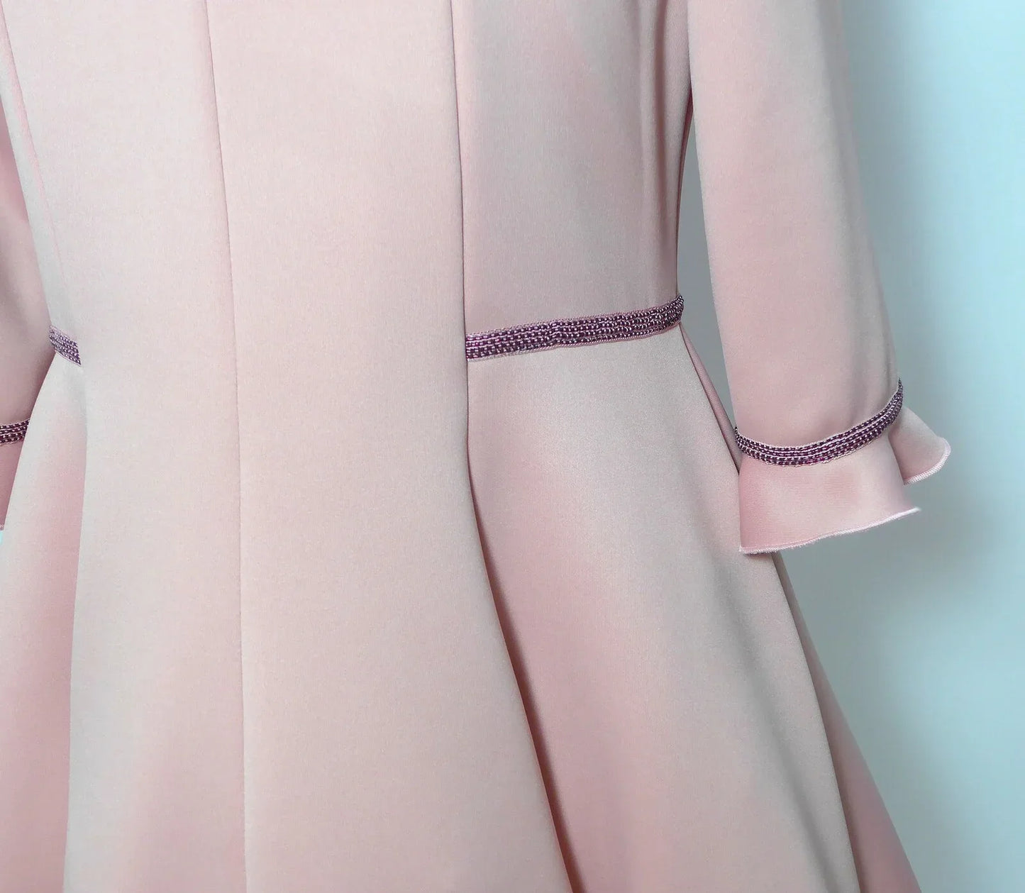 Vestido rosa empolvado con detalles morados y volante - PARDALETS