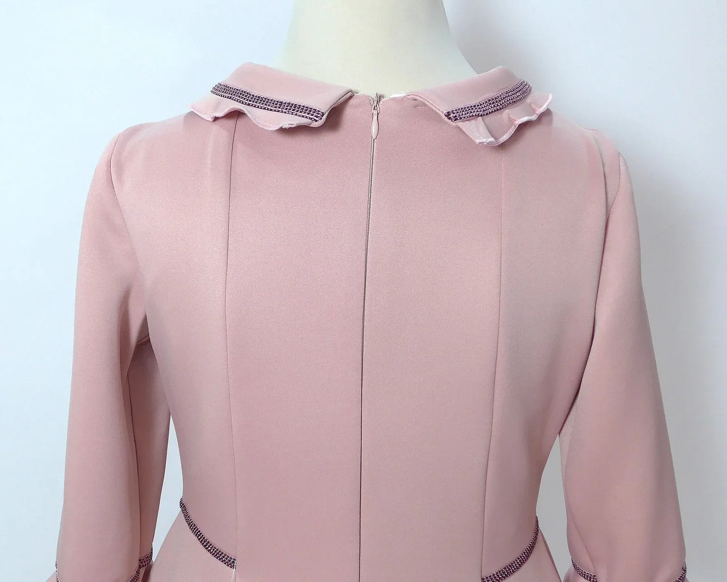 Vestido rosa empolvado con detalles morados y volante - PARDALETS