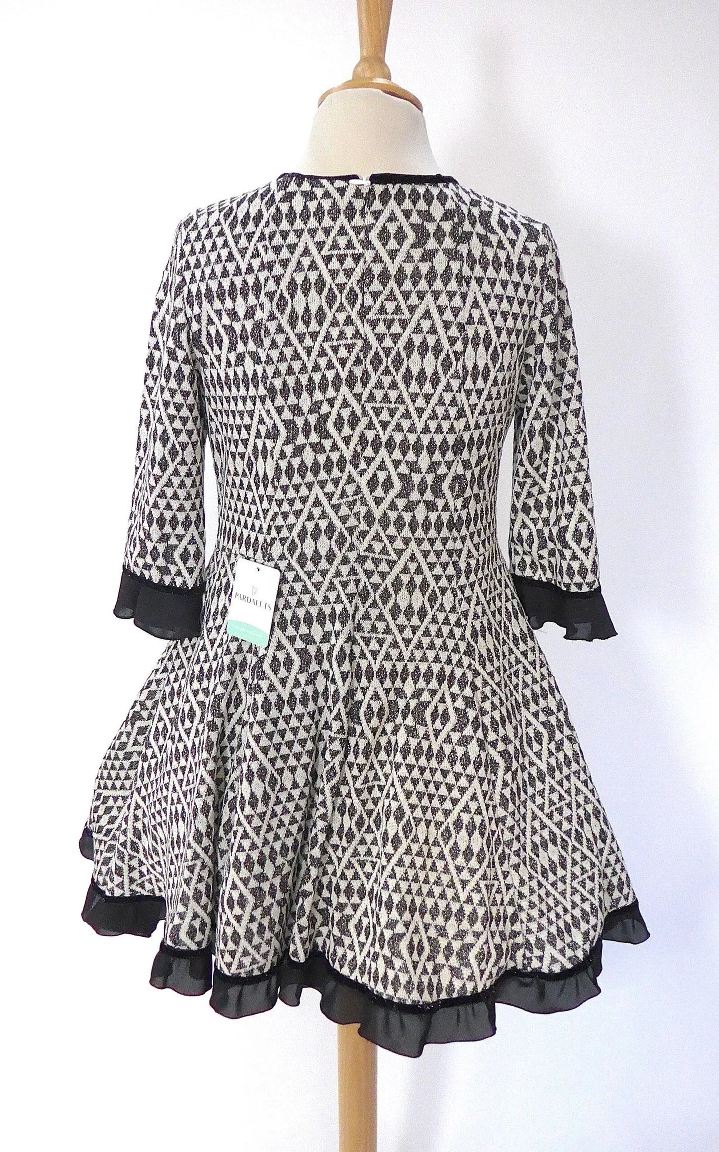 Vestido estampado geometrico negro con vuelo - PARDALETS