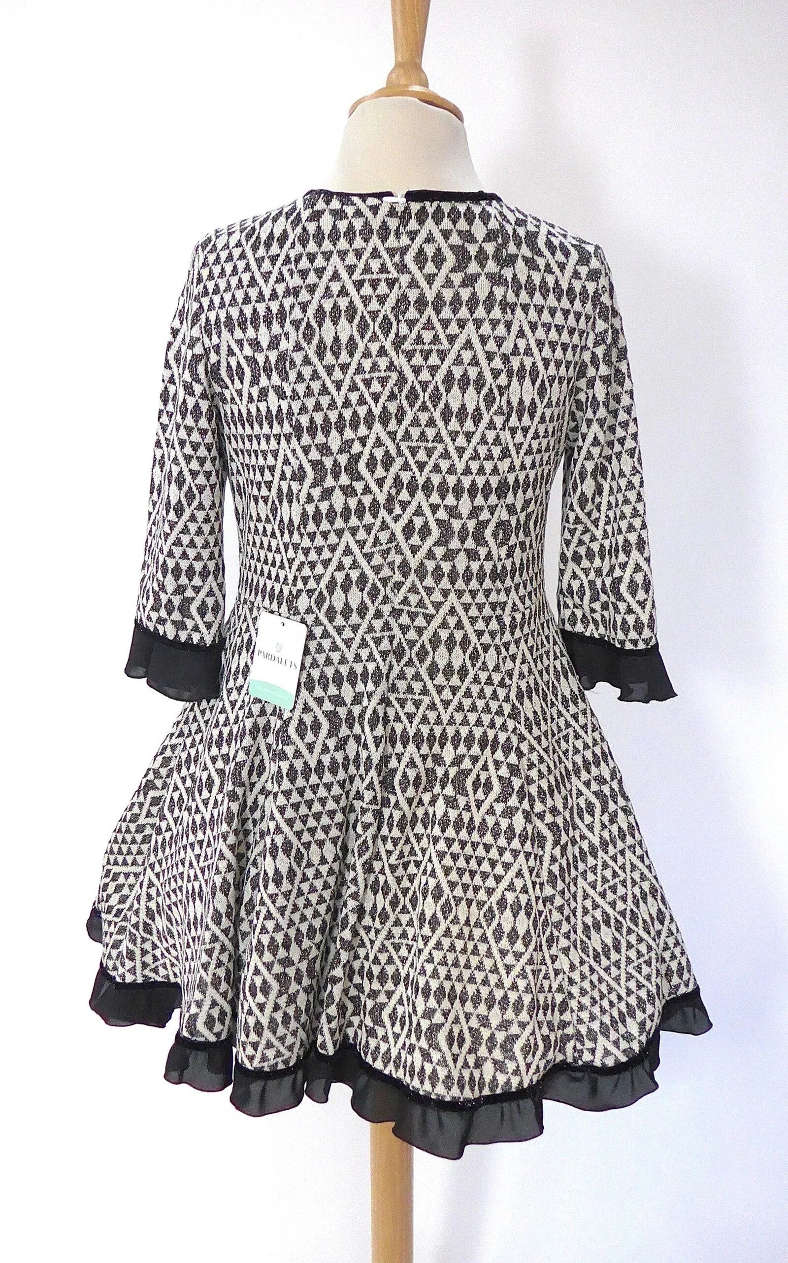 Vestido estampado geometrico negro con vuelo - PARDALETS