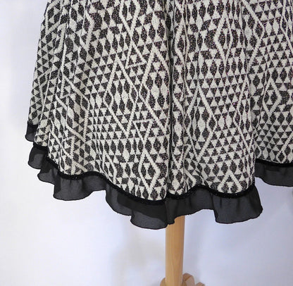 Vestido estampado geometrico negro con vuelo - PARDALETS