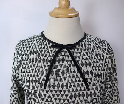 Vestido estampado geometrico negro con vuelo - PARDALETS