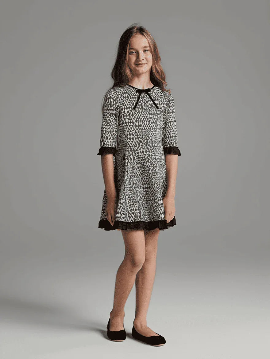 Vestido estampado geometrico negro con vuelo - PARDALETS