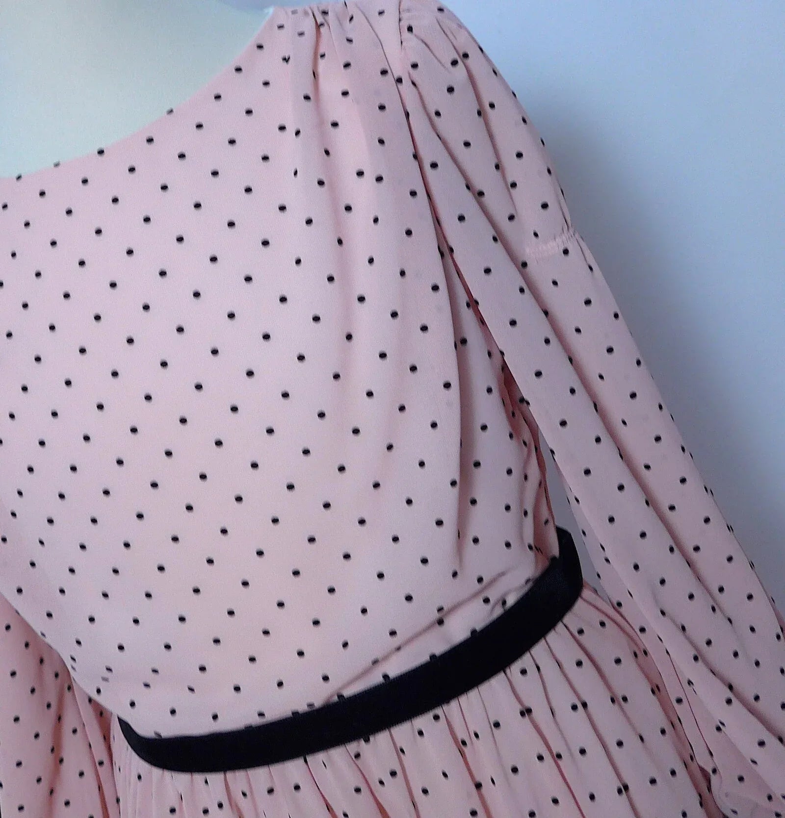 Vestido rosa con topitos negros y terciopelo negro - PARDALETS