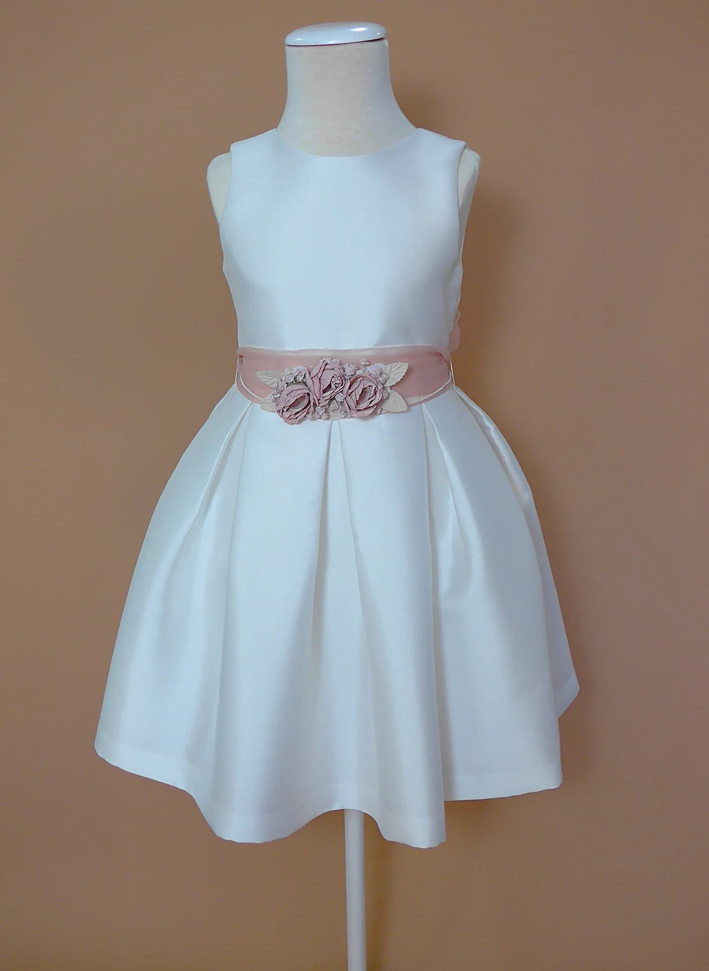 Vestido mikado blanco con fajin rosa con flores - PARDALETS