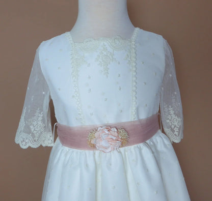 Vestido tul bordado manga francesa y fajin rosa - PARDALETS