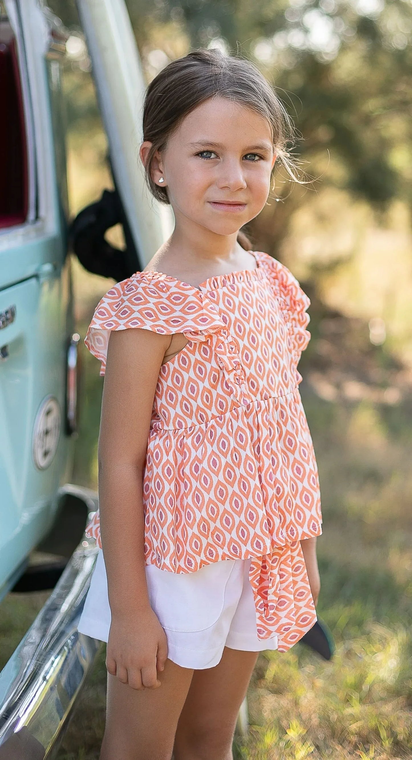 Conjunto blusa estampada naranja y short blanco - PARDALETS