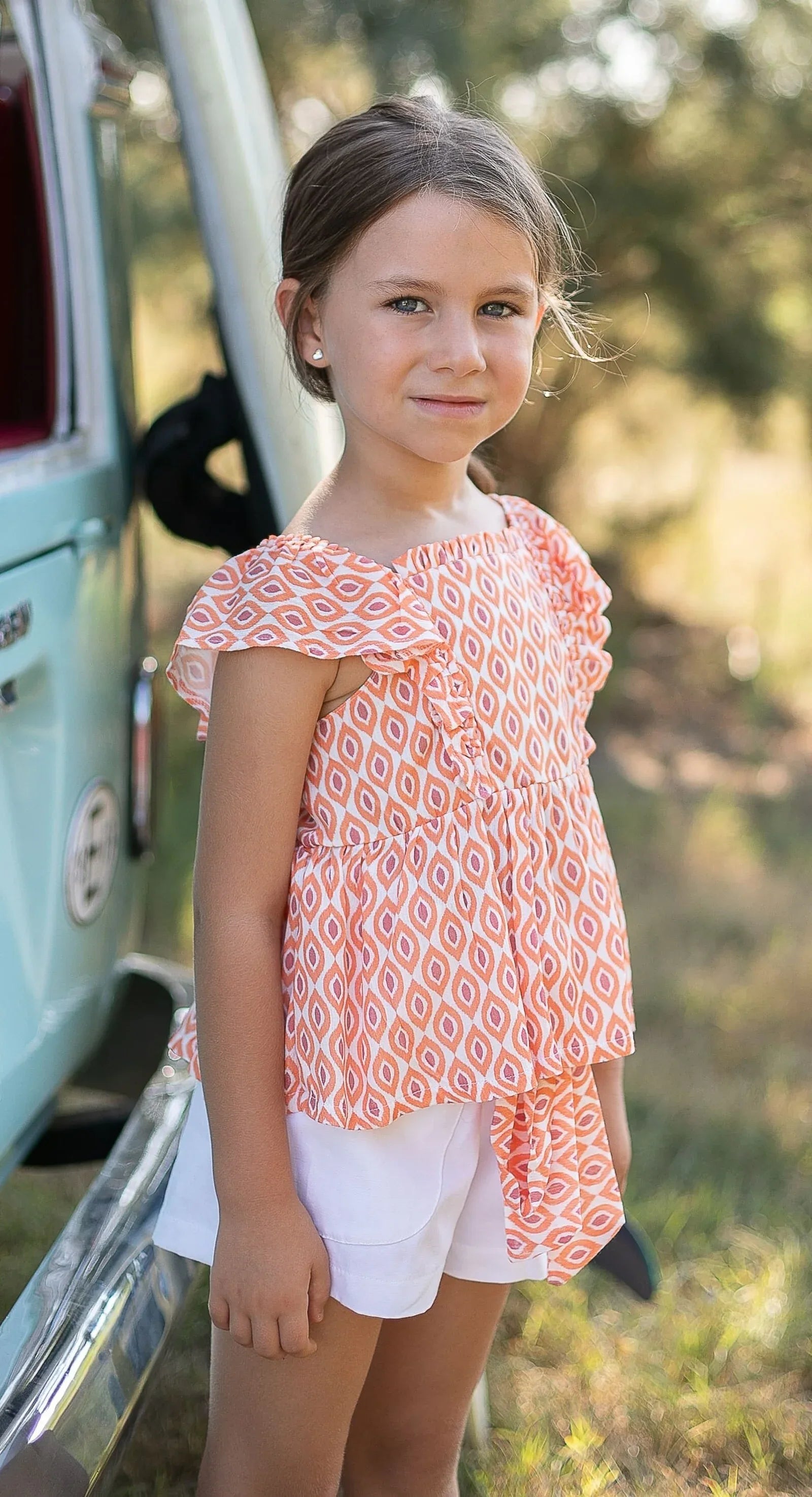 Conjunto blusa estampada naranja y short blanco - PARDALETS