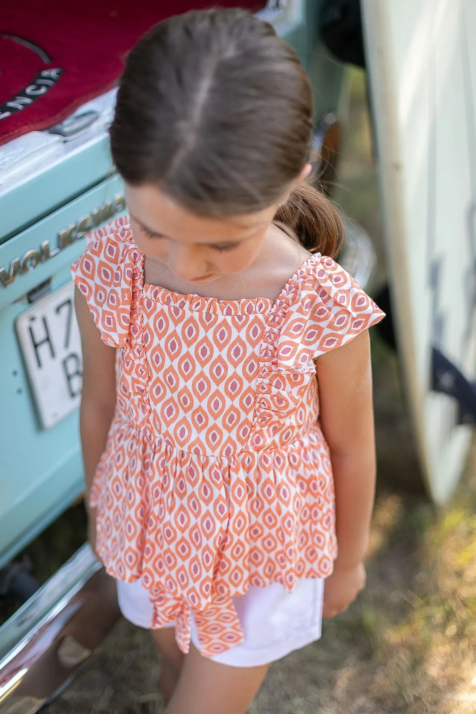 Conjunto blusa estampada naranja y short blanco - PARDALETS