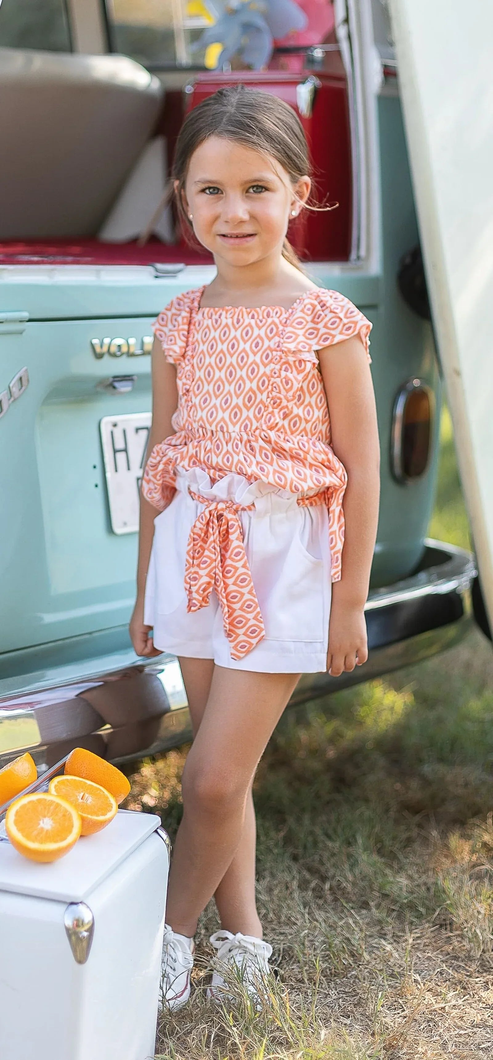 Conjunto blusa estampada naranja y short blanco - PARDALETS