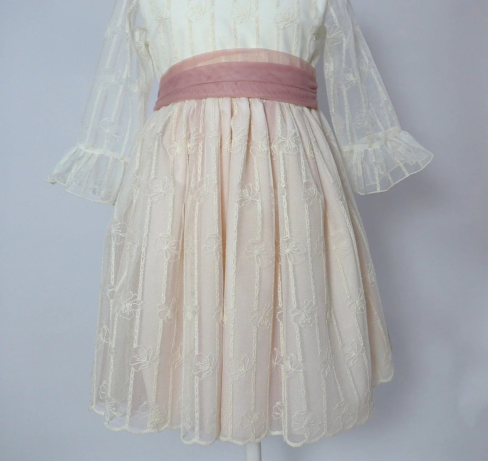 Vestido bordado manga francesa y rosa empolvado - PARDALETS