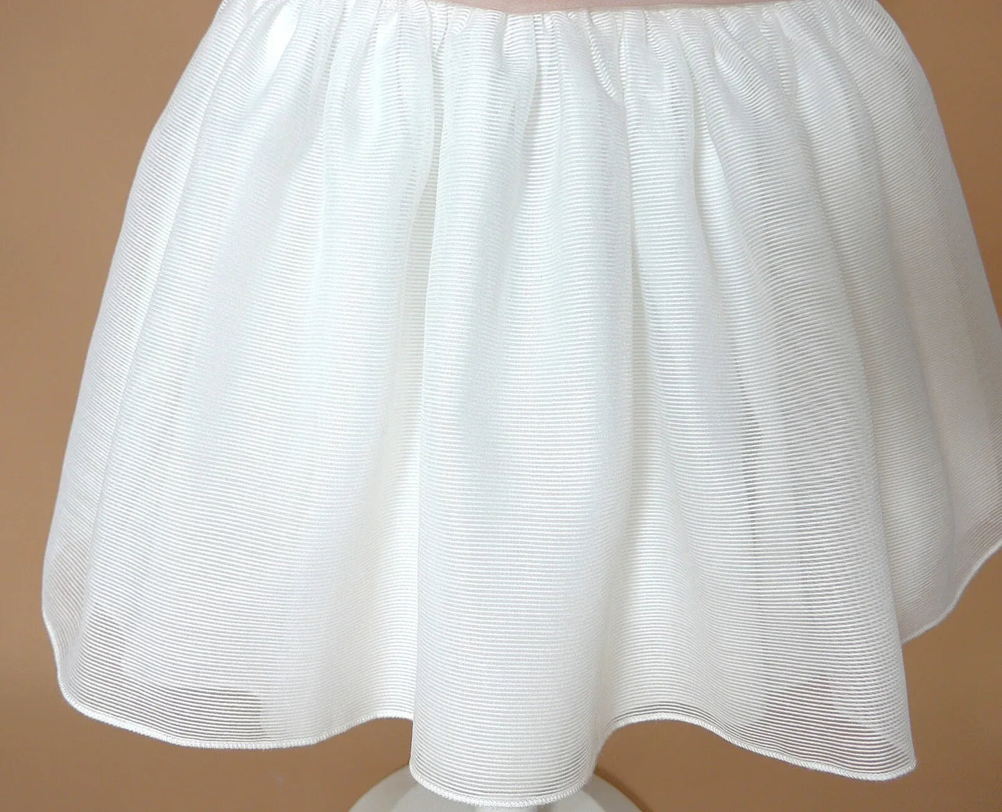 Vestido blanco organza rayada m/corta fajin rosa - PARDALETS