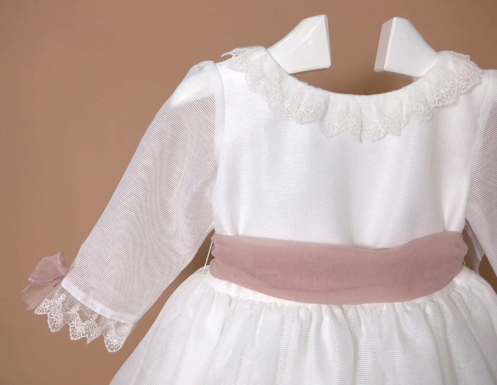 Vestido blanco organza rayada M/F fajín rosa - PARDALETS