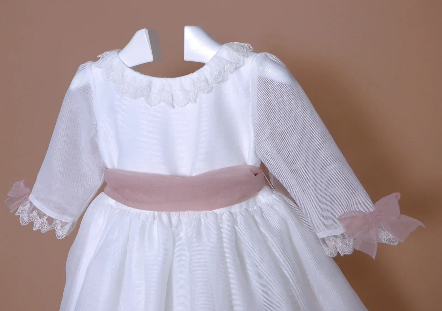 Vestido blanco organza rayada M/F fajín rosa - PARDALETS