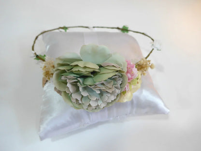 Corona con una flor grande verde y florecitas - PARDALETS