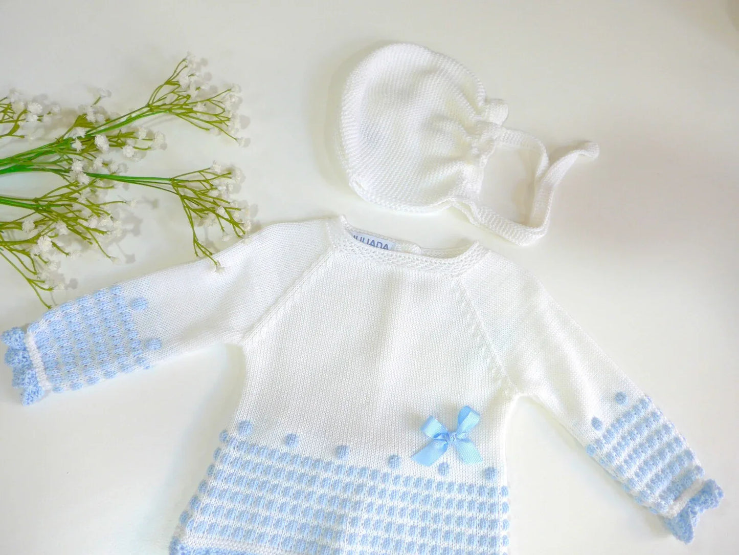 Jubon y polaina blanco con detalles azules y capota - PARDALETS