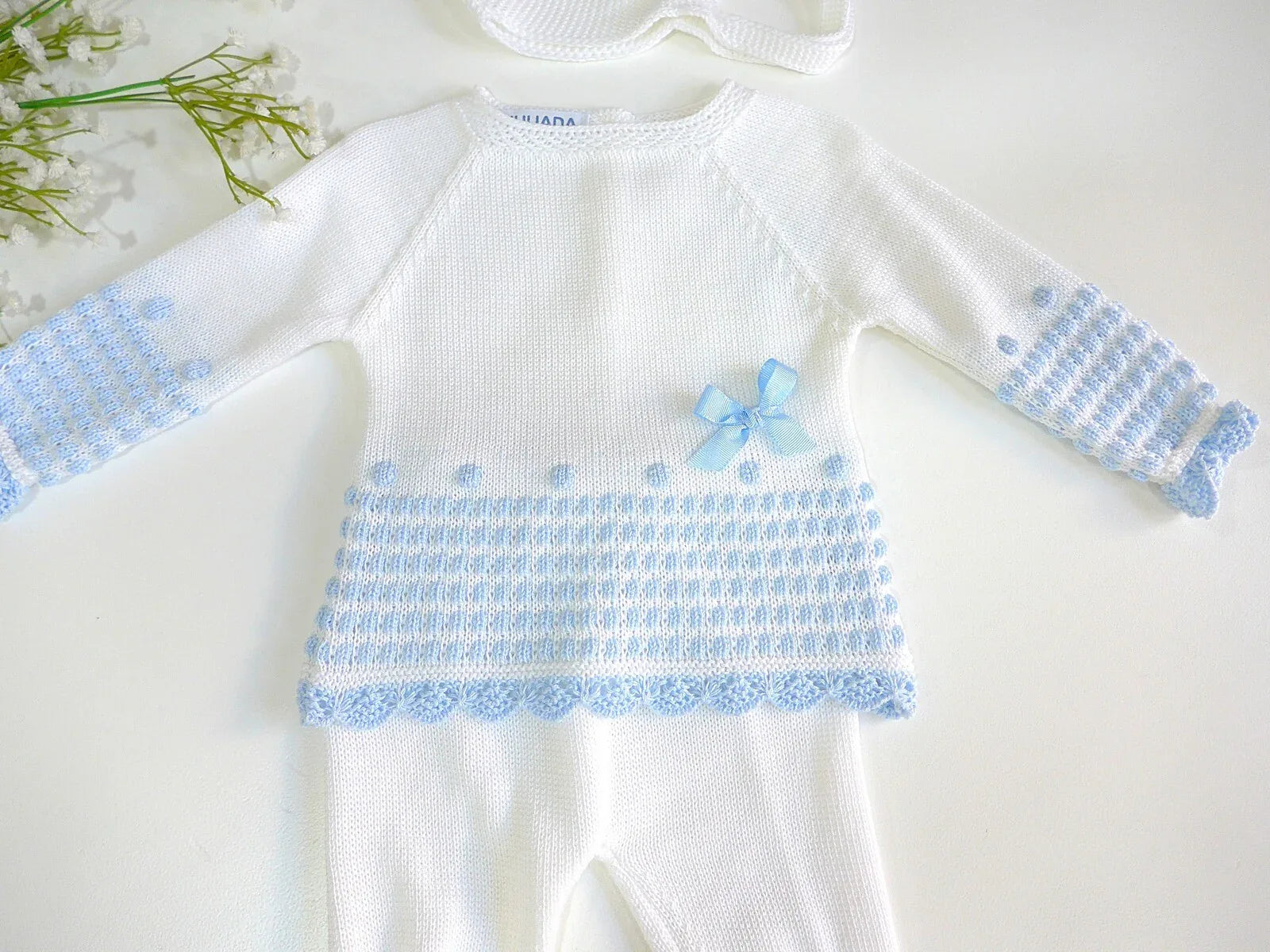 Jubon y polaina blanco con detalles azules y capota - PARDALETS