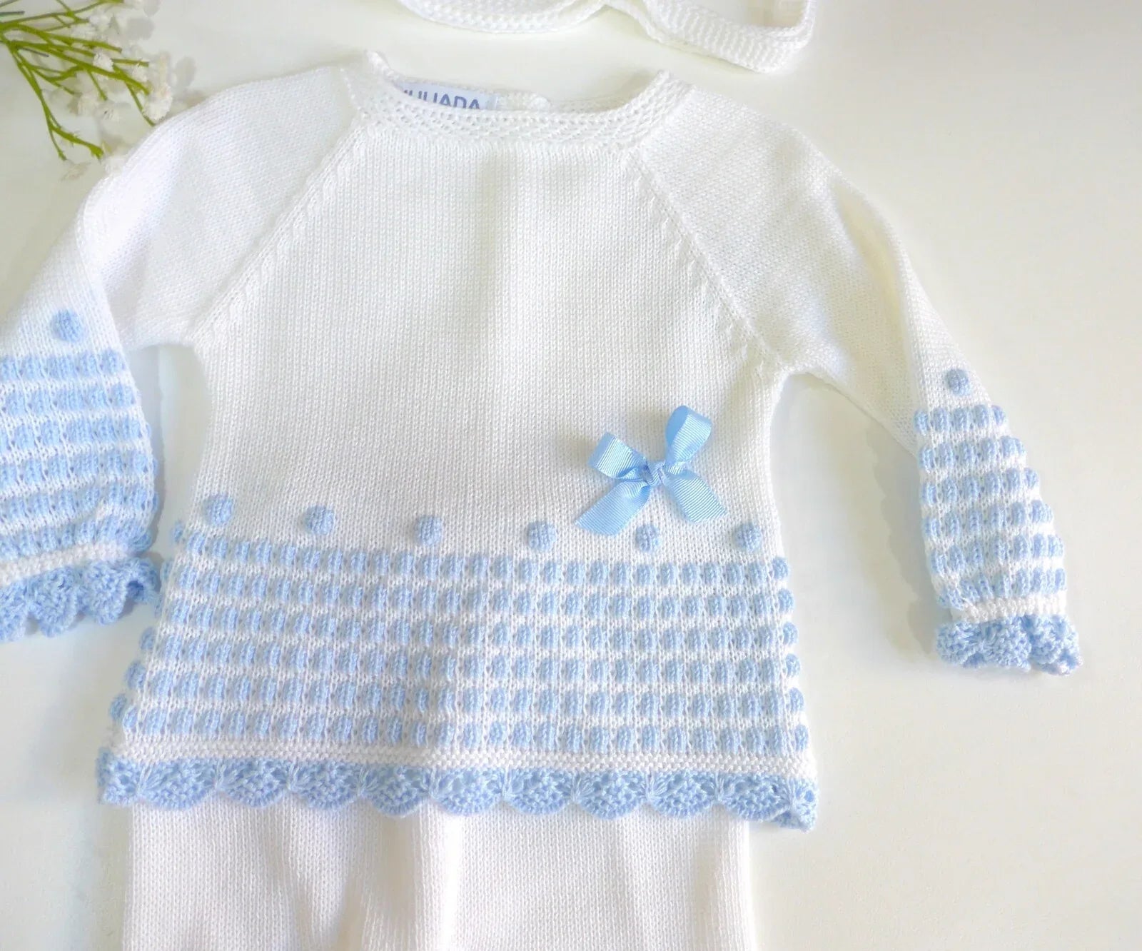 Jubon y polaina blanco con detalles azules y capota - PARDALETS