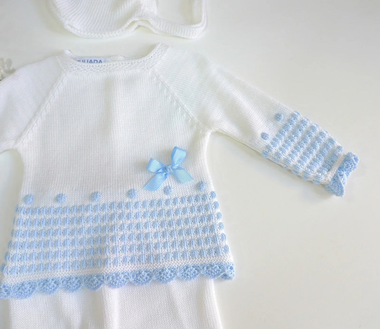 Jubon y polaina blanco con detalles azules y capota - PARDALETS