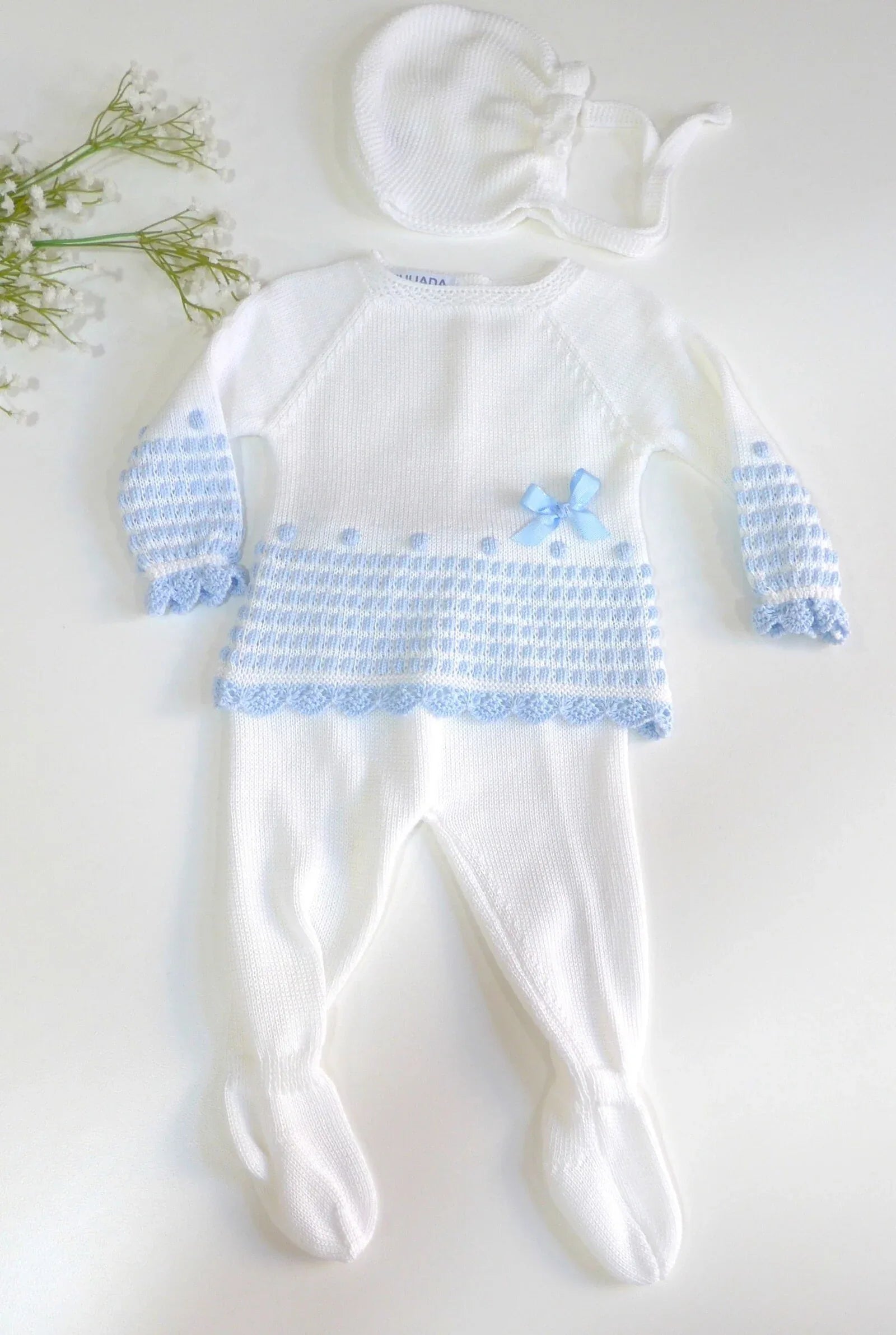 Jubon y polaina blanco con detalles azules y capota - PARDALETS