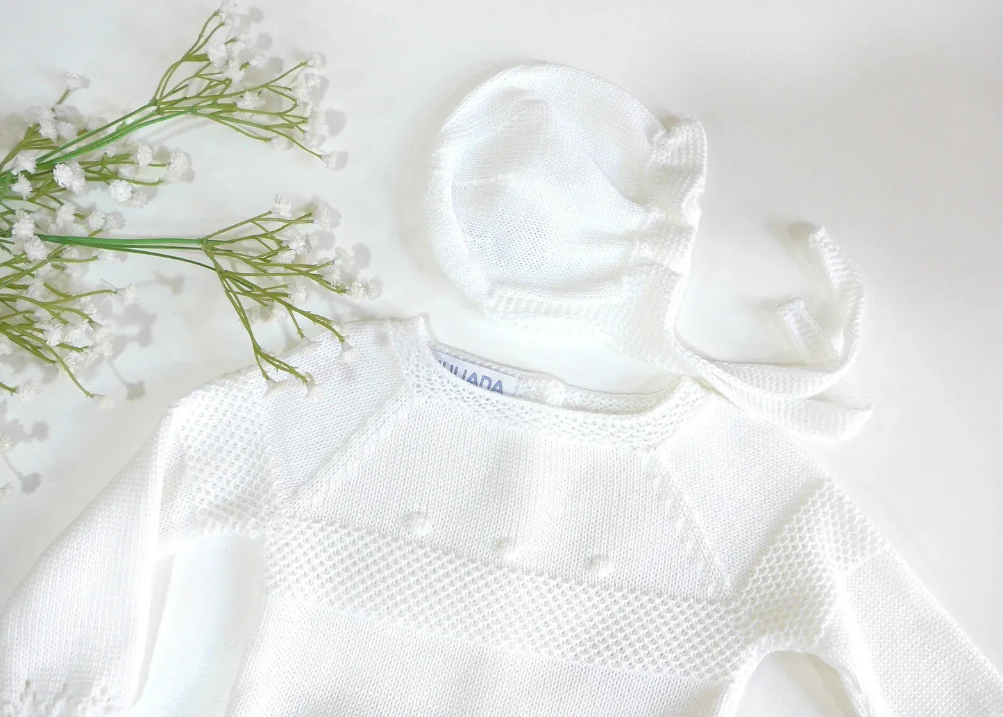 Jubon y polaina blanco con caladitos y capota - PARDALETS