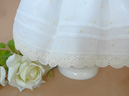 Vestido batista inglesa con topos bordados - PARDALETS