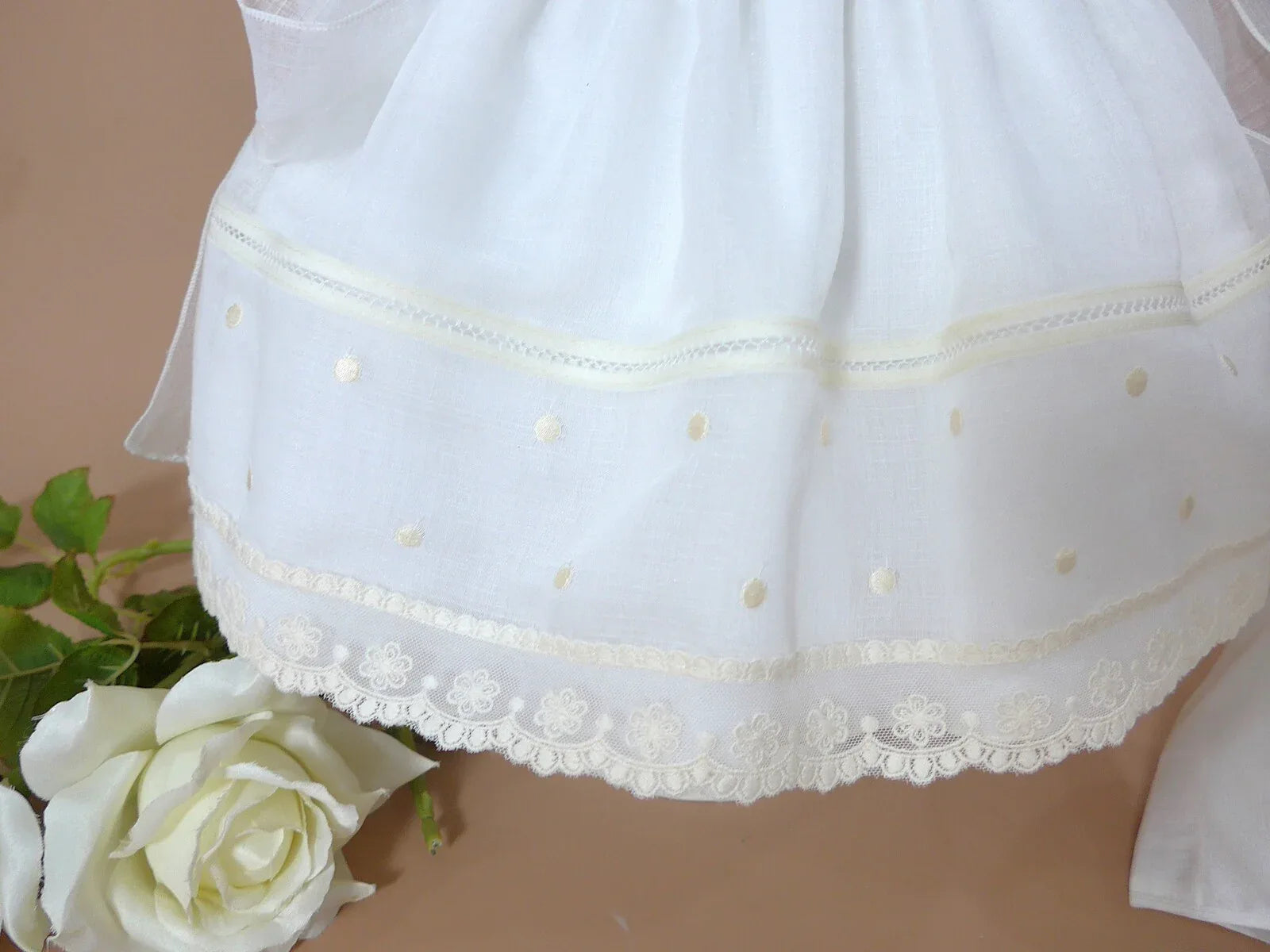 Vestido batista inglesa bordada con puntilla - PARDALETS