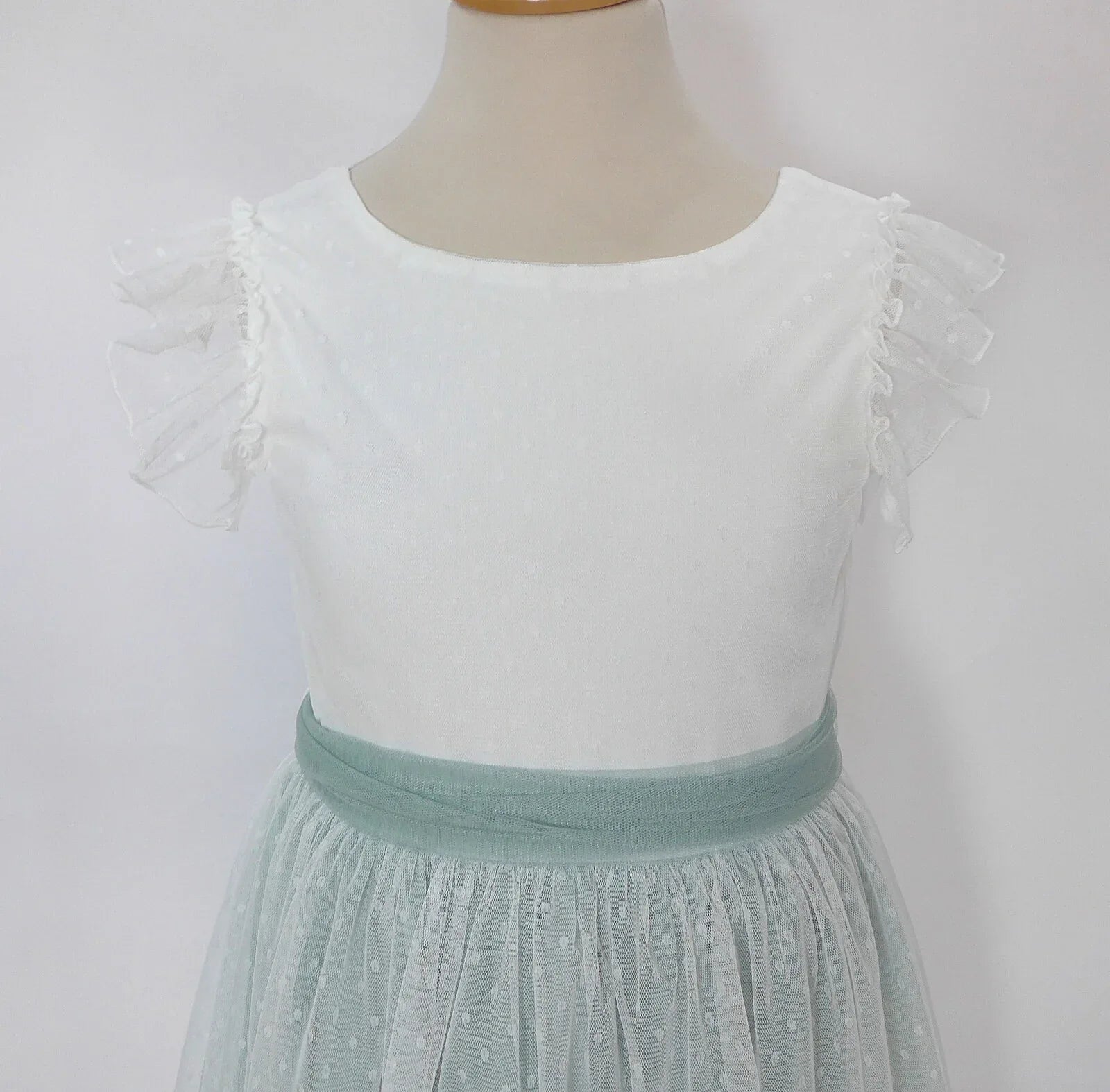 Vestido tul verde empolvado con manguita volante - PARDALETS