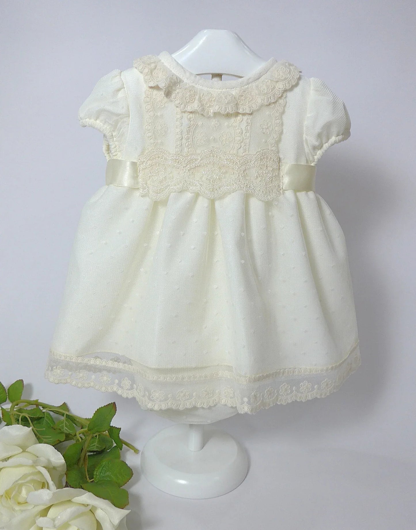 Jesusito tul beig con puntillas - PARDALETS