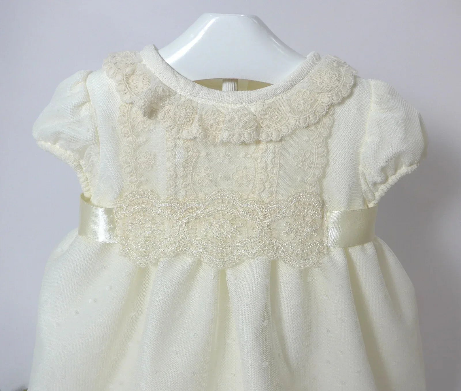 Jesusito tul beig con puntillas - PARDALETS