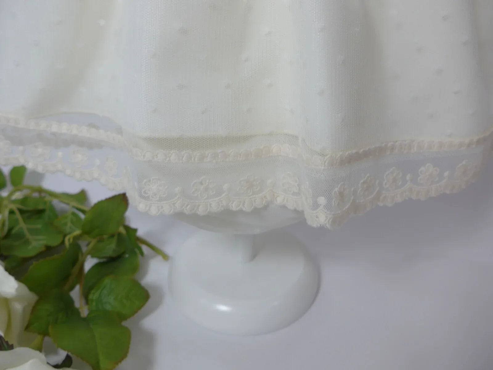 Jesusito tul beig con puntillas - PARDALETS