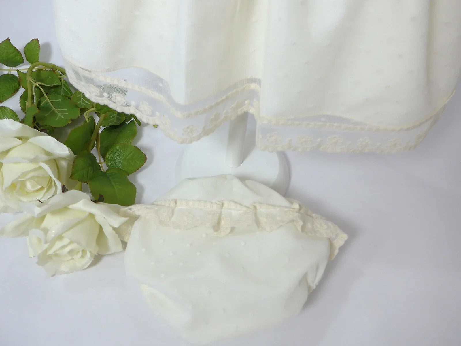 Jesusito tul beig con puntillas - PARDALETS