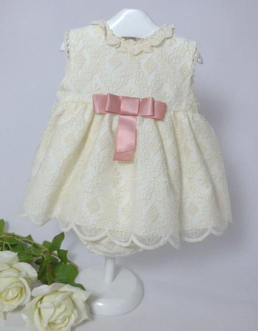 Jesusito tul bordado beig y lazito rosa maquillaje - PARDALETS