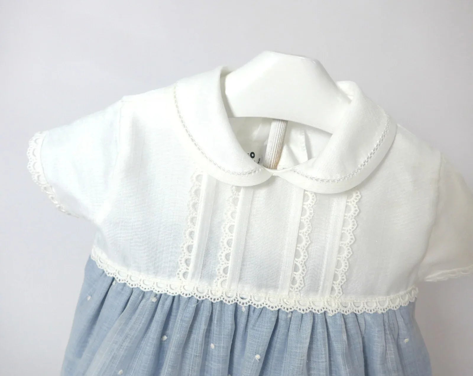 Pelele batista inglesa bordada blanco y azul - PARDALETS